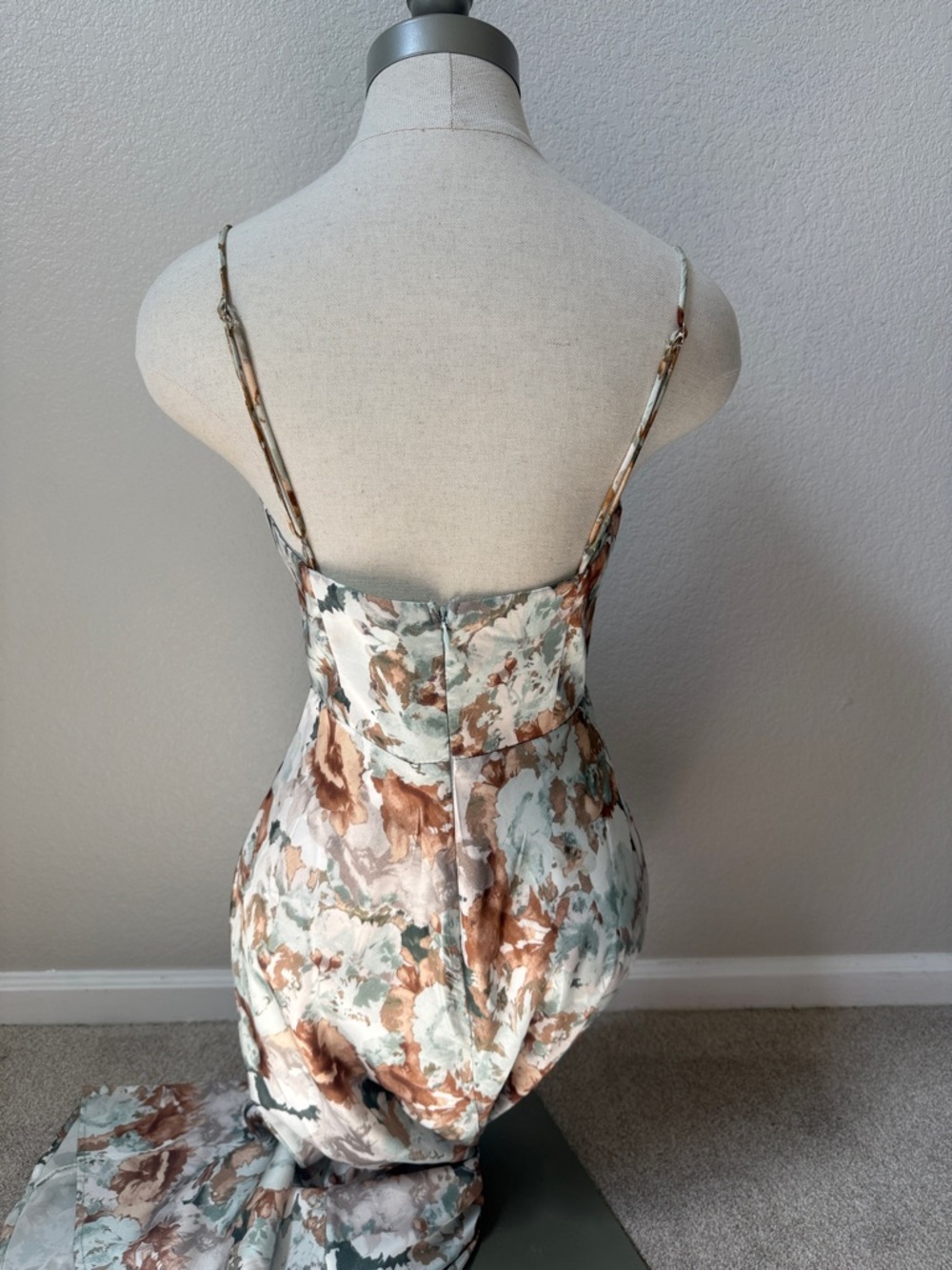 Selfie Leslie Floral Satin Slip Dress in Sage - Picture 3 of 9